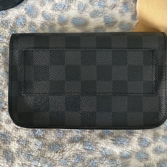 Louis Vuitton Graphite belt bag - Picture 16 of 16